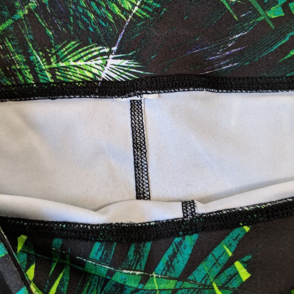 Fabletics Palm Tree Printed Crop Workout Leggings_6